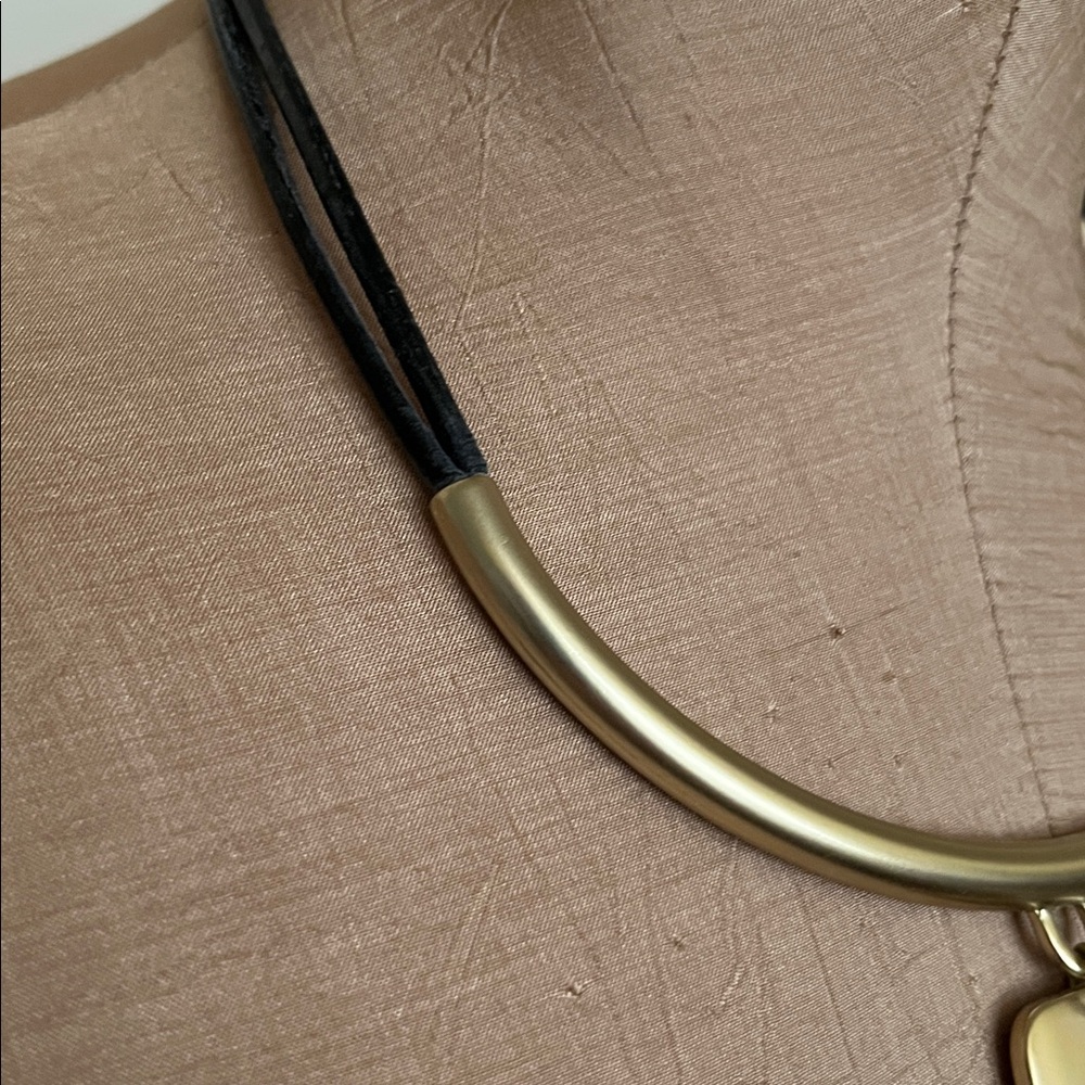 CHICO'S Gold Tone Modern Square Pendant Statement Necklace Leather Cord w Chain - Picture 4 of 10